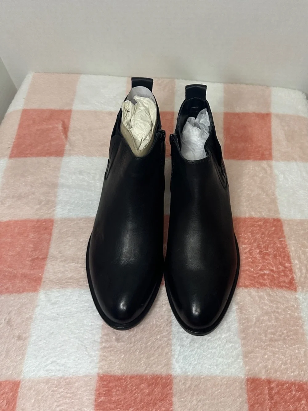 Josef SEIBEL “Chelsea”Black Leather Ankle Boots  Zip Closure size 37 or size 7